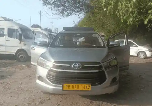 Bharat Taxi Services Innova